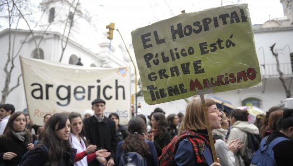 Médicos denuncian crisis en la salud pública porteña