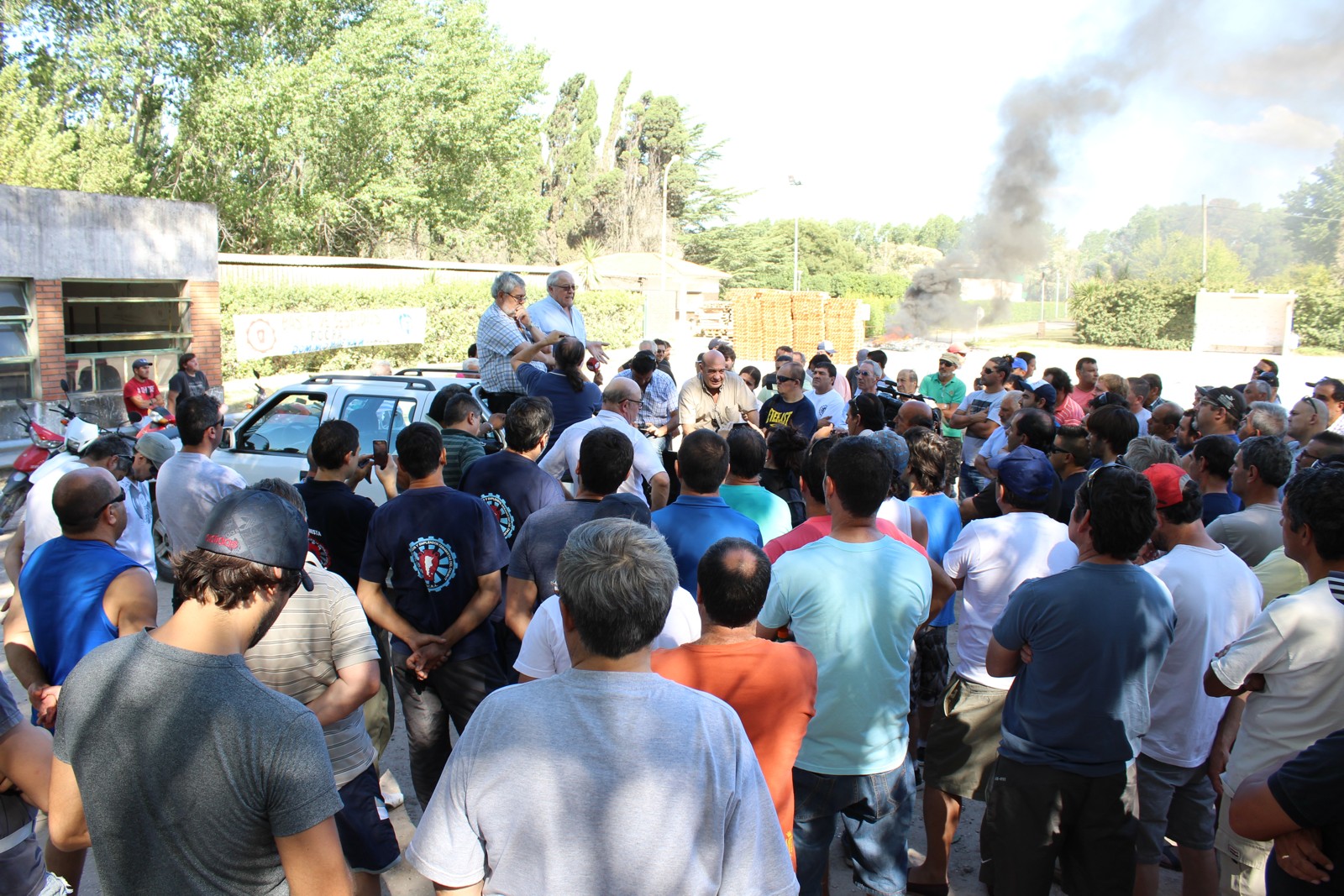 Ceramistas de Azul profundizan medidas de fuerza