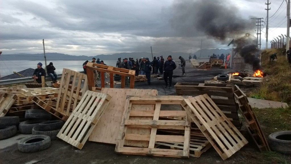 Cumple 44 días el paro de estatales y Tierra del Fuego es un hervidero