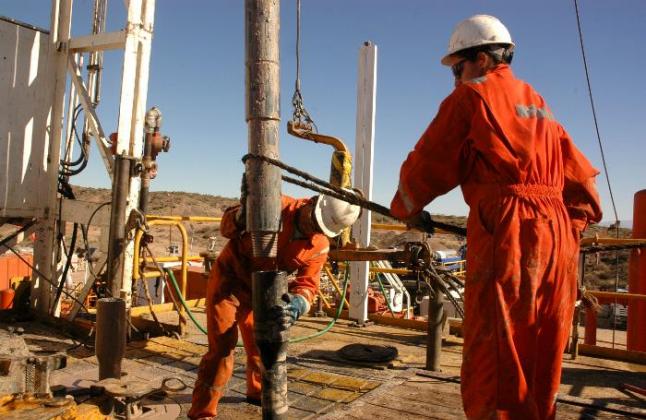 Paro y conciliación de los petroleros neuquinos por salarios