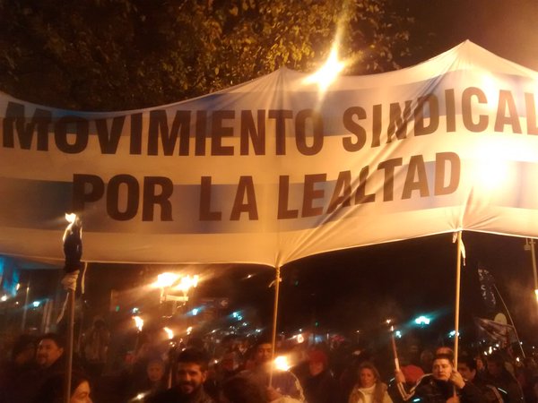 Marcha de antorchas en Mendoza contra el tarifazo y los despidos