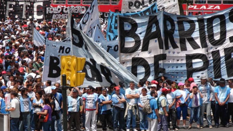 Barrios de Pie marcha del Obelisco a la Gobernación en La Plata por trabajo