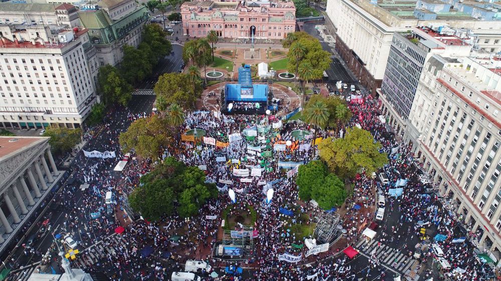 Las CTA llenaron la Plaza de Mayo y pidieron el fin del modelo neoliberal