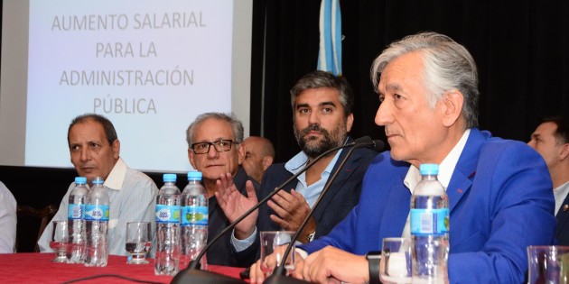 Salariazo puntano: Rodriguez Saa confirmó subas de entre el 38 y el 61% para estatales