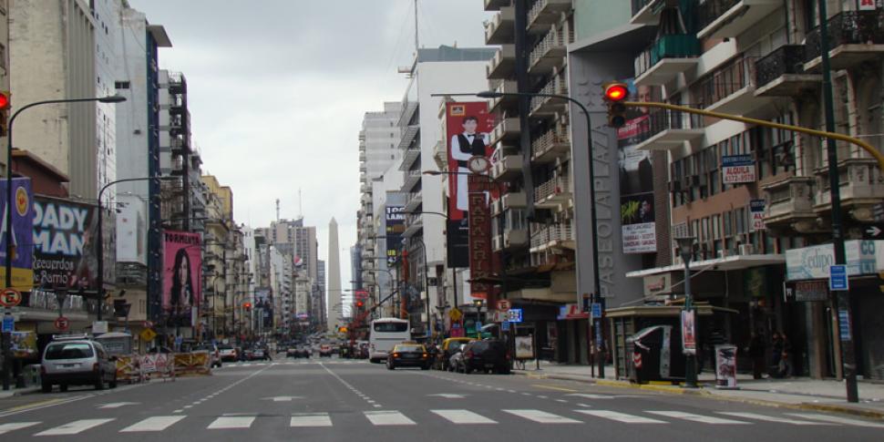 Adviertenn que la peatonalización de Corrientes generará 800 despidos