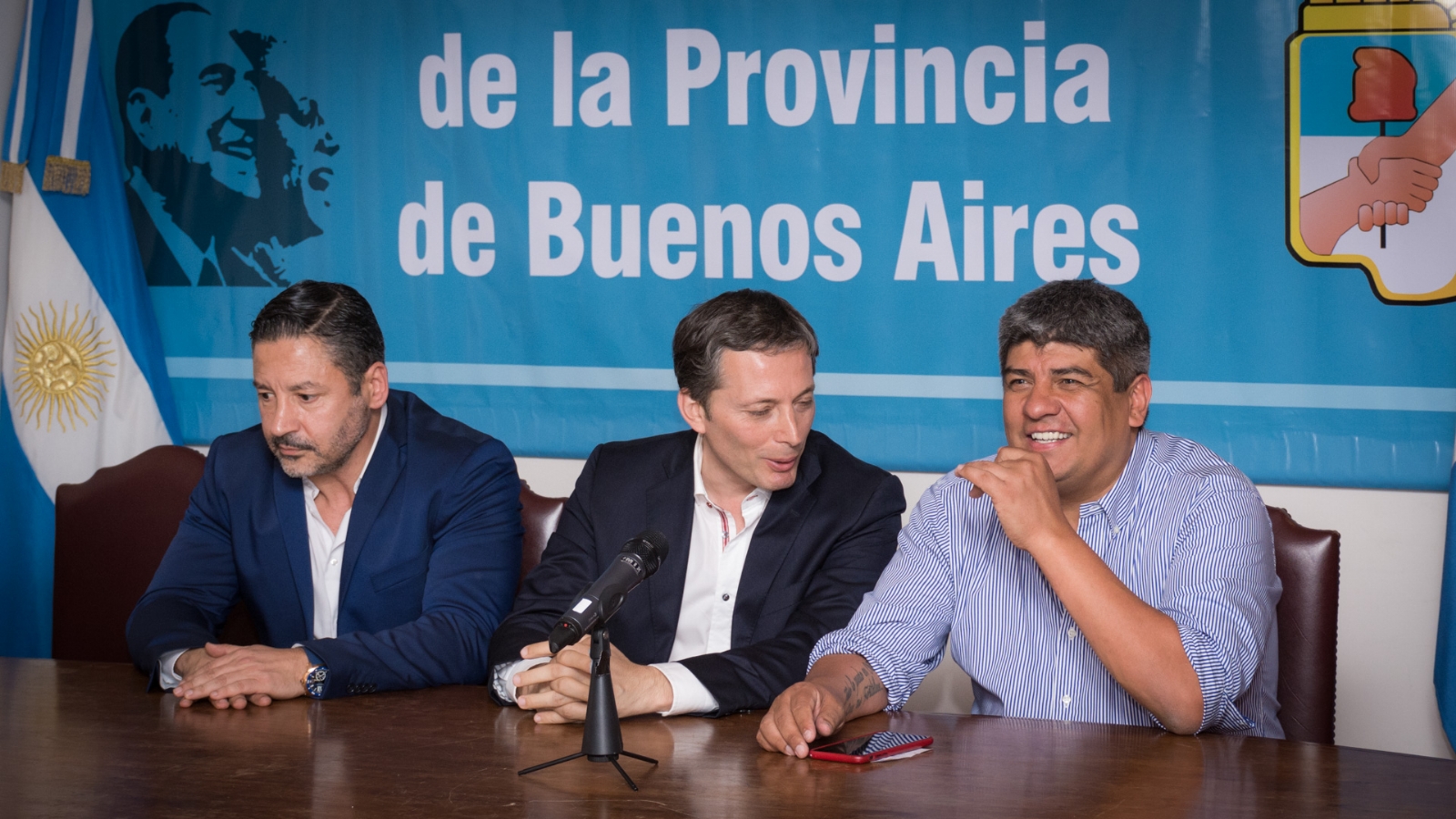 «Adherimos para pedirle a Macri que cambie el rumbo y volvamos a construir una Argentina para todos»