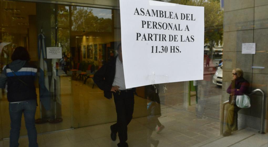 Arrancan las asambleas de los bancarios y se complica la atención al público