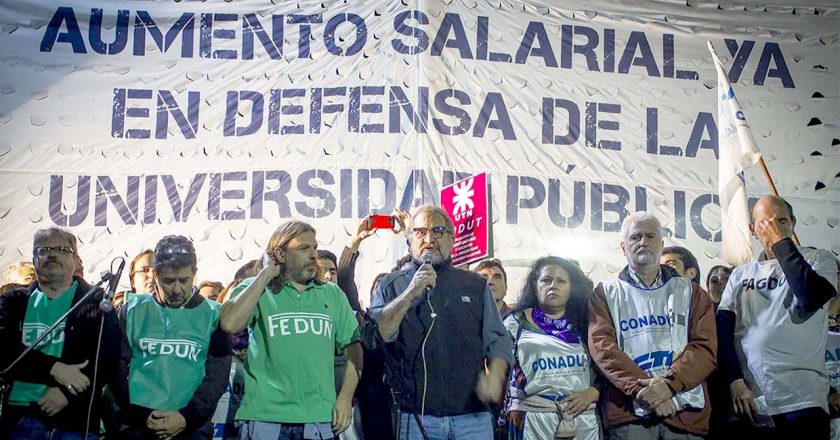 Los docentes universitarios acordaron un 10% de aumento en la revisión de diciembre