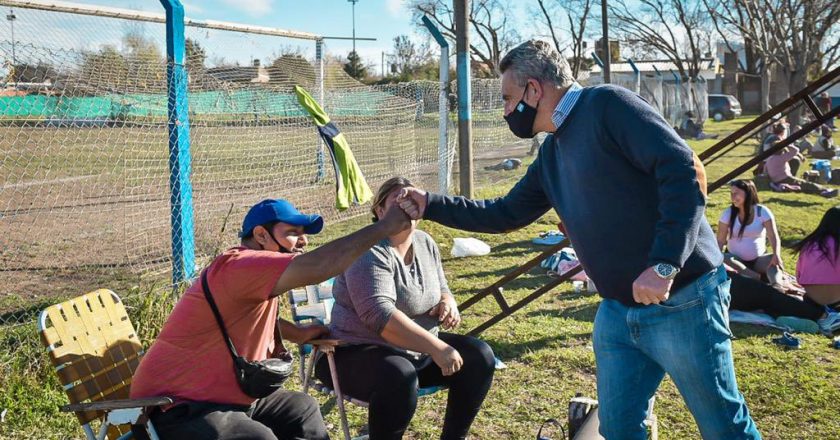 La reapertura de paritarias para docentes y empleados públicos se metió en la campaña de Santa Fe