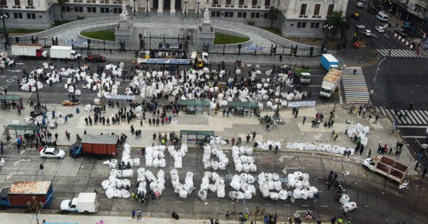 Anuncian la «marcha cartonera más grande del mundo» al Congreso para presentar proyecto de Ley de Envases