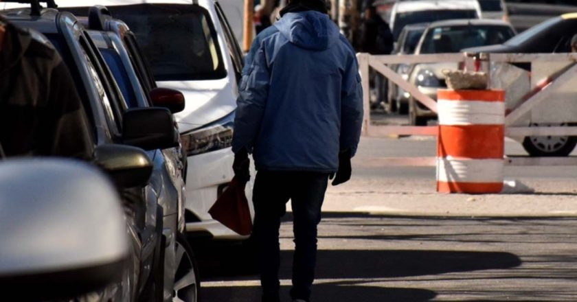 Buscan crear un sindicato que represente a «trapitos» y otros trabajadores de la vía pública: Ya eligieron al ex líder de la barra de Estudiantes como secretario general