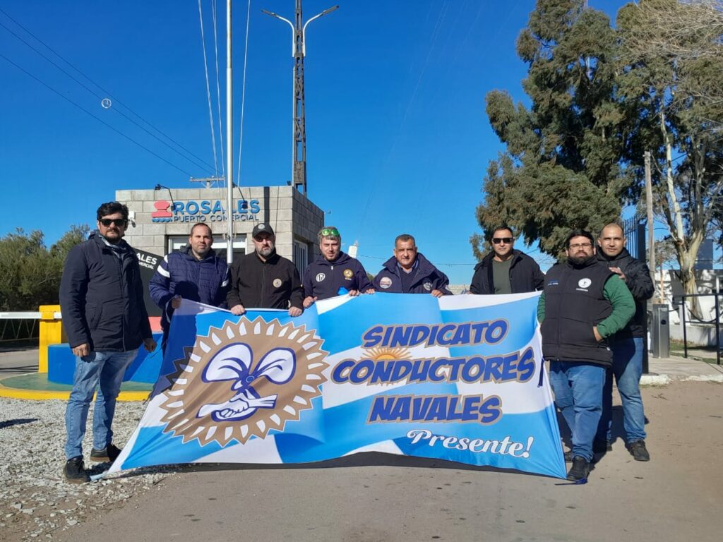Bahía Blanca: Conductores Navales realizaron un corte en el acceso a Puerto Rosales luego de haberse declarado en “estado de alerta” por el recorte en las dotaciones