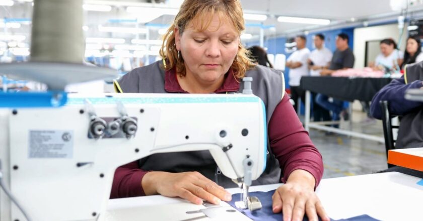 Por el impacto de la recesión, textiles cierran plantas y despiden a más de 300 empleados en La Rioja y Catamarca