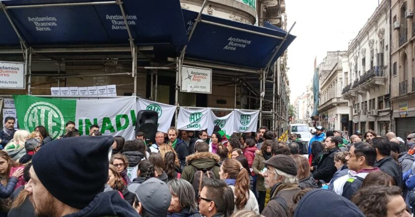 Manifestación contra 120 nuevos despidos en el INADI: Entre 10 y 25 años de antigüedad, muchos de cupos laborales y con enfermedades crónicas