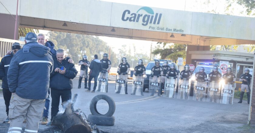 El protocolo antipiquetes en las aceiteras del departamento San Lorenzo no avanzó sobre los trabajadores en huelga: «Es solo circo, el paro está garantizado”