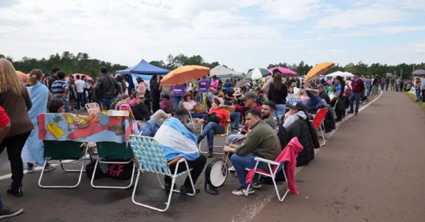 Misiones: hubo acuerdo salarial con la policía que logró reconocimiento de la Unión del Personal Policial y Penitenciario mientras se intensifica la protesta de docentes