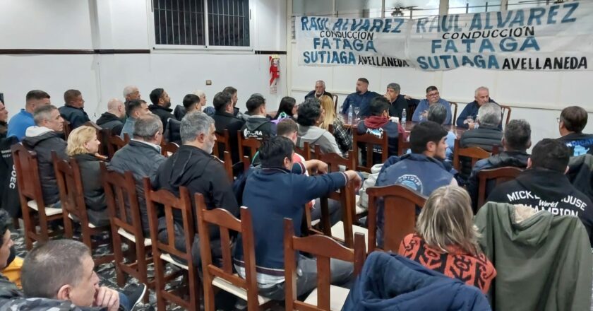 Mientras camina las regionales militando la movilización contra la Ley Bases, Pablo Moyano le mandó un mensaje a Tetaz: «La próxima etapa es defender el aguinaldo»