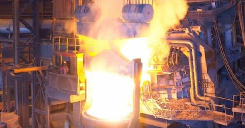 Potenciada por la conflictividad laboral, en mayo la producción de acero crudo cayó 29,4% interanual
