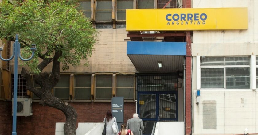 Ya «retiraron» a 4 mil trabajadores del Correo Argentino y ahora buscan recortar las sucursales a menos de la mitad.