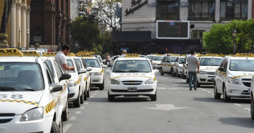 Taxistas movilizan en Tucumán contra el transporte ilegal de pasajeros: «Sin controles a la ilegalidad, no hay rentabilidad»