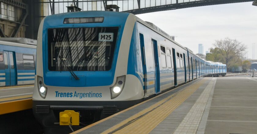 Maturano vuelve a bajar la velocidad de los trenes para reclamar aumento salarial para los maquinistas y el Gobierno lo convoca de urgencia