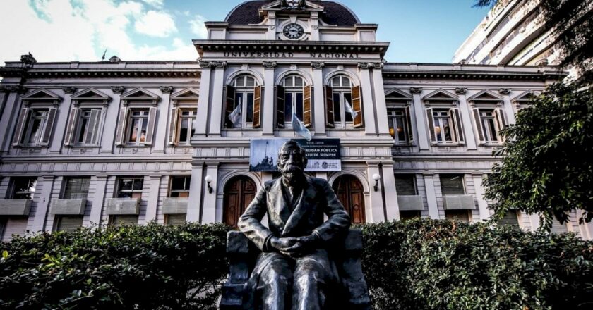 El Consejo Superior de la Universidad de La Plata reclamó por el presupuesto y la situación salarial junto a los gremios: «El problema educativo está lejos de considerarse resuelto»