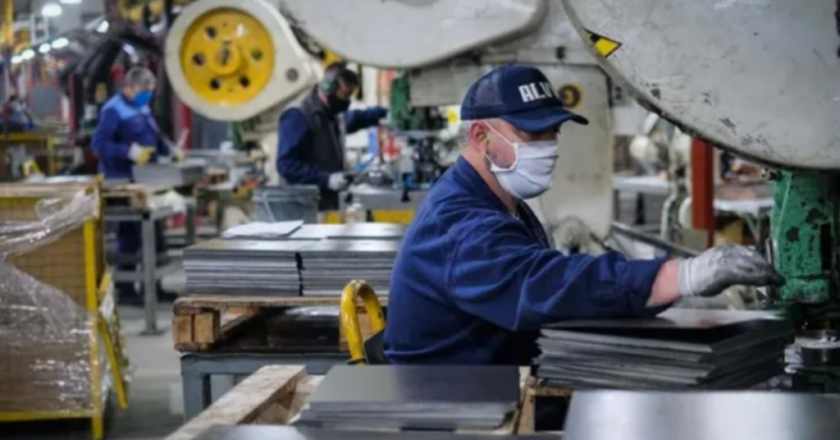 La crisis golpea fuerte a la industria de Santa Fe que perdió 3000 empleos registrados en cinco meses