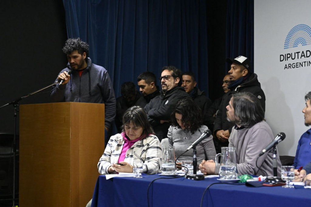 Trabajadores despedidos de todo el país dieron su testimonio en Diputados: "Hay que luchar en las calles de una vez por todas para que este Gobierno se vaya"