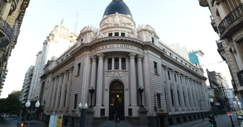 Las Bolsas de Comercio de Rosario y Santa Fe afirman que la caída de la economía tocó piso en el segundo trimestre