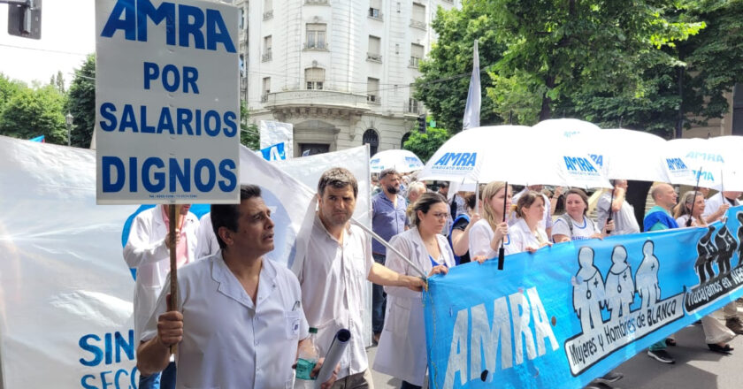 Primera demanda judicial contra Ganancias: El sindicato de médicos AMRA hizo la presentación contra la restitución del impuesto