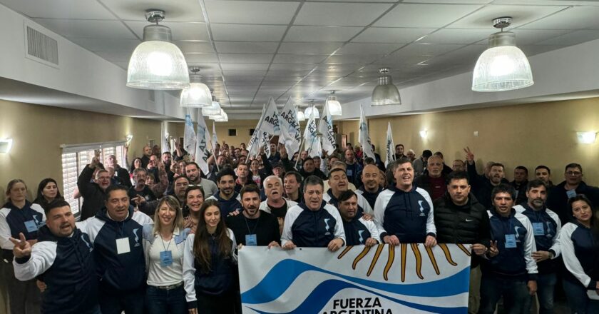 En la sede del gremio textil SETIA, Fuerza Argentina realizó su primer plenario con fuerte presencia sindical y lanzó “5 puntos estratégicos para refundar la Argentina”