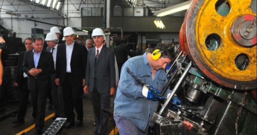 Cerró una histórica fábrica metalúrgica en Florencio Varela y despidió a sus 76 obreros