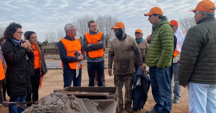 Crisis en la industria del ladrillo: caída del 48% en la producción y un 60% en su utilización en la economía popular