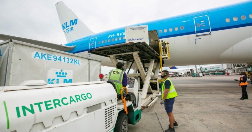 Aerolíneas Argentinas e Intercargo se dividieron los gremios para denunciarlos ante la Secretaría de Trabajo por realizar asambleas