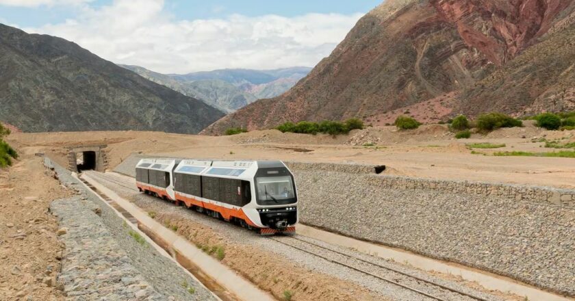 Jujuy: Primer acuerdo paritario de los ferroviarios que se incorporaron al nuevo Tren Solar de la Quebrada