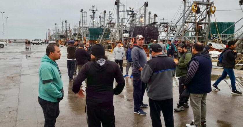 Gremio decreta paro nacional en la pesca por despidos en la Flota Amarilla de Rawson