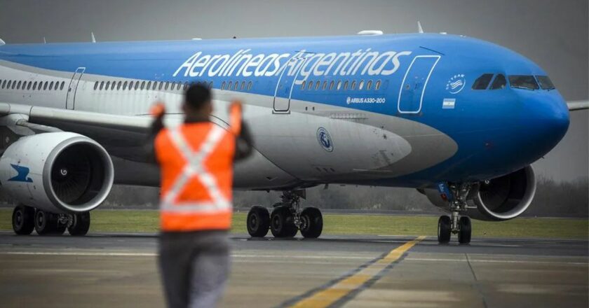 Paritarias Aerolíneas Argentinas: Aeronavegantes realizará asambleas en agosto que causarán demoras y cancelaciones de vuelos