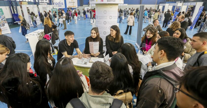 CABA: Expo Empleo Barrial llegó a la comuna 9 con más de 400 ofertas laborales