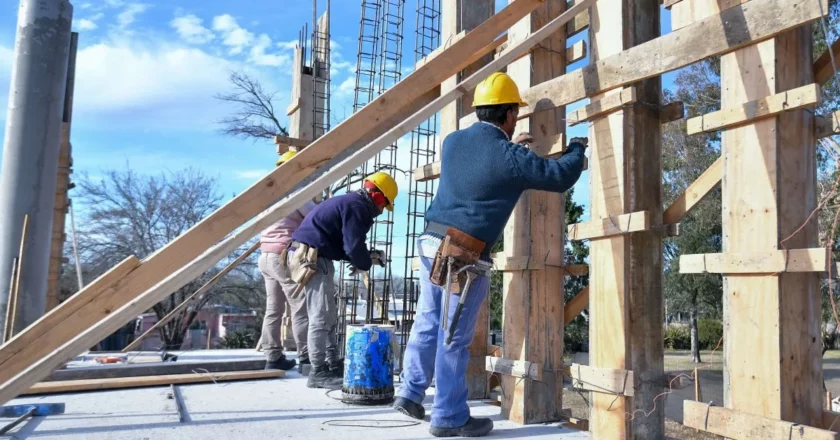 Nada parecido a la recuperación en V: según los datos oficiales la industria y la construcción todavía caen con fuerza