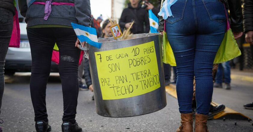 San Cayetano: La CGT, las dos CTA, la izquierda y los movimientos sociales se encuentran en Plaza de Mayo para reclamar «la emergencia alimentaria, social y laboral»