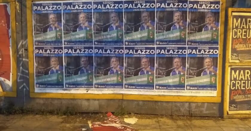 Mar del Plata amaneció repleta de afiches empujando la candidatura 2025 de Sergio Palazzo