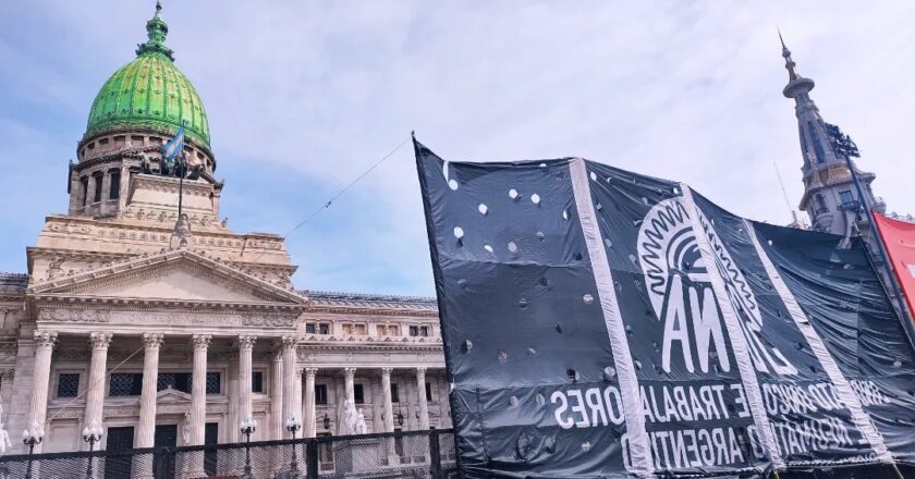 Se tensa la paritaria del neumático y el gremio va a un paro total en todas las plantas: «En cada jornada laboral vendemos nuestra fuerza de trabajo, no nuestra dignidad»