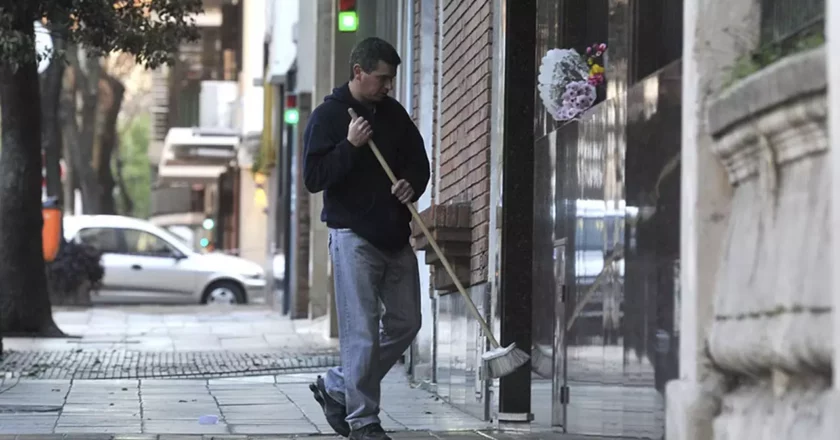 Los trabajadores de edificios también rompen el corset salarial del Gobierno y firman paritarias en sintonía con la inflación