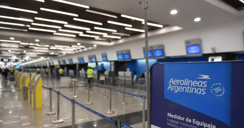 Los gremios aeronáuticos acusaron al Gobierno de promover un lock out patronal para forzar el cierre de Aerolíneas Argentinas