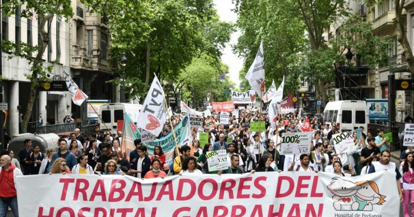 Marcha por el Garrahan del viernes: convocan a toda la comunidad a presentarse con velas, linternas y ropa blanca