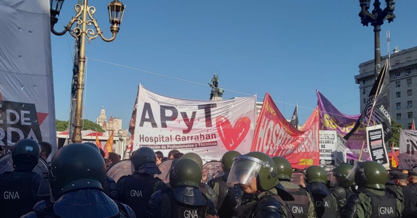 Trabajadores del Hospital Garrahan se suman a la «Marcha Blanca» del martes: «A Milei no le vamos a doblar el brazo con cabildeos parlamentarios sino en las calles»