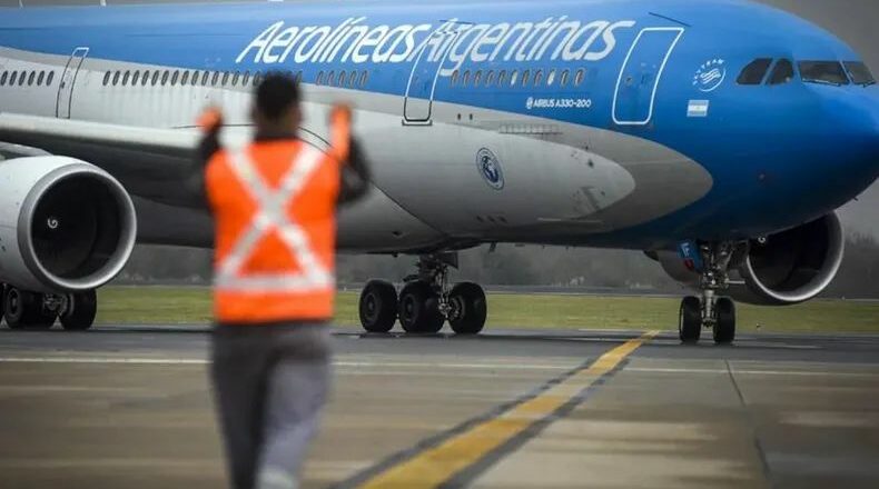 Aerolíneas Argentinas: Aeronavegantes y el sindicato de pilotos APLA realizarán «paros parciales» este viernes en Aeroparque y Ezeiza