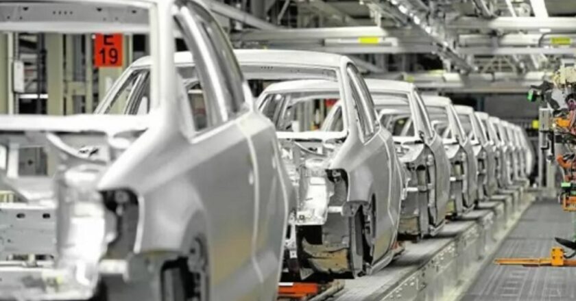 Preocupa que la producción automotriz subió respecto al mes anterior pero aún se mantiene casi 20 puntos por debajo de 2023