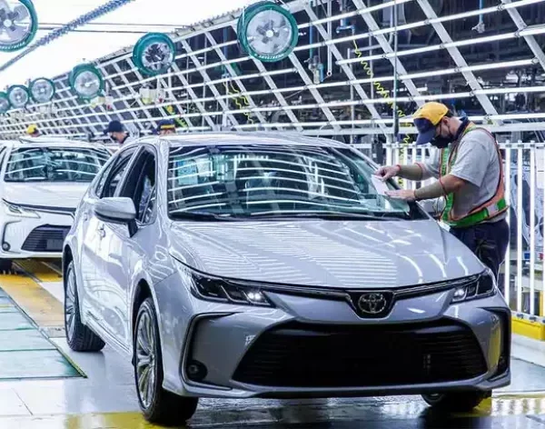 Siguen los cimbronazos en Toyota que frenó la planta dos jornadas mientras suena con fuerza el rumor del cierre de un turno de producción