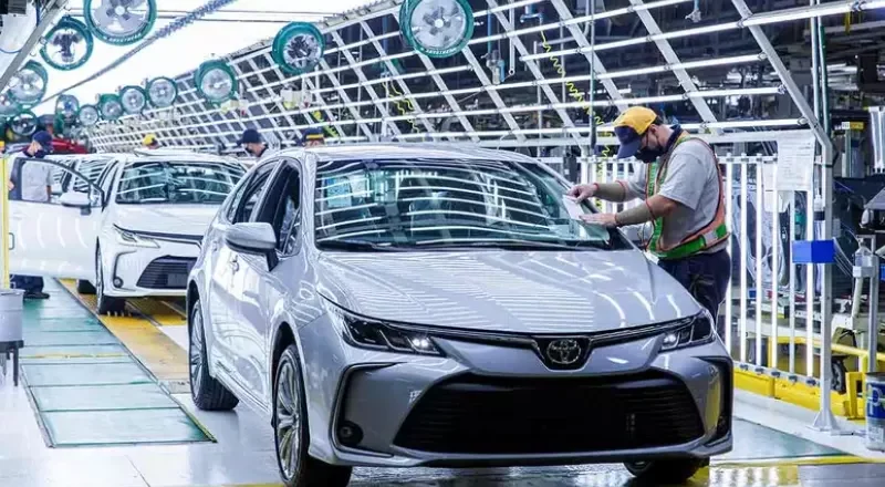 Siguen los cimbronazos en Toyota que frenó la planta dos jornadas mientras suena con fuerza el rumor del cierre de un turno de producción